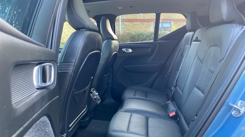 Volvo XC40 2.0 B4P Ultra Dark 5dr Auto Petrol Estate